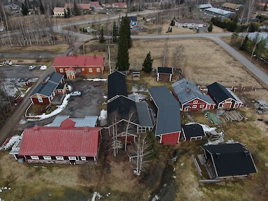 Hämeenkyrön kunnanhallitus päätti lunastaa Heiska ry:n osuuden Heiskan alueen rakennuksista. Rakennukset ja noin 1,6 hehtaarin määräala laitetaan myyntiin.