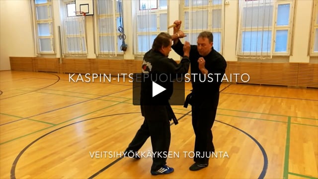 Katso video: Kaspin-itsepuolustustaito opetellaan hitaasti
