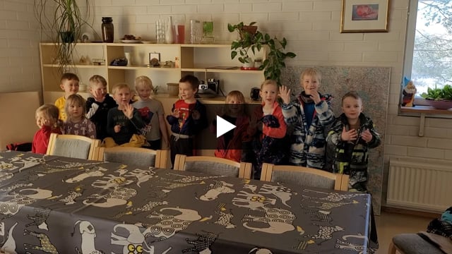 Katso video: UutisOiva sai vieraita Kirkonkylän päiväkodilta – Lapset jättivät laulutervehdyksen