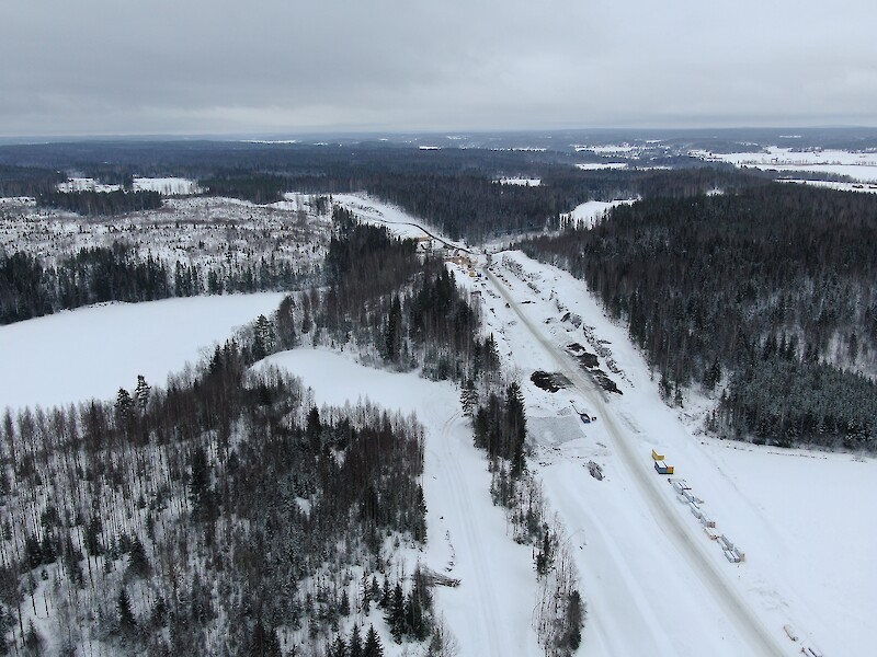 Houkuttaako Hämeenkyrönväylä yrityksiä kuntaan? Muun muassa tätä pohdittiin ensimmäisessä Silta-foorumissa. Kuva Valkajärveltä Hanhijärven tulevan yritysalueen suuntaan.