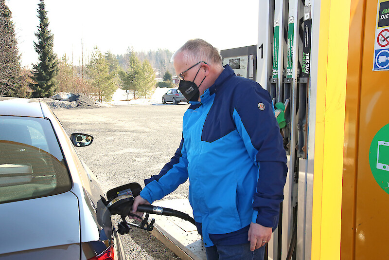 Mårten Haga summaa dieselin olevan jo bensaa kalliimpaa.