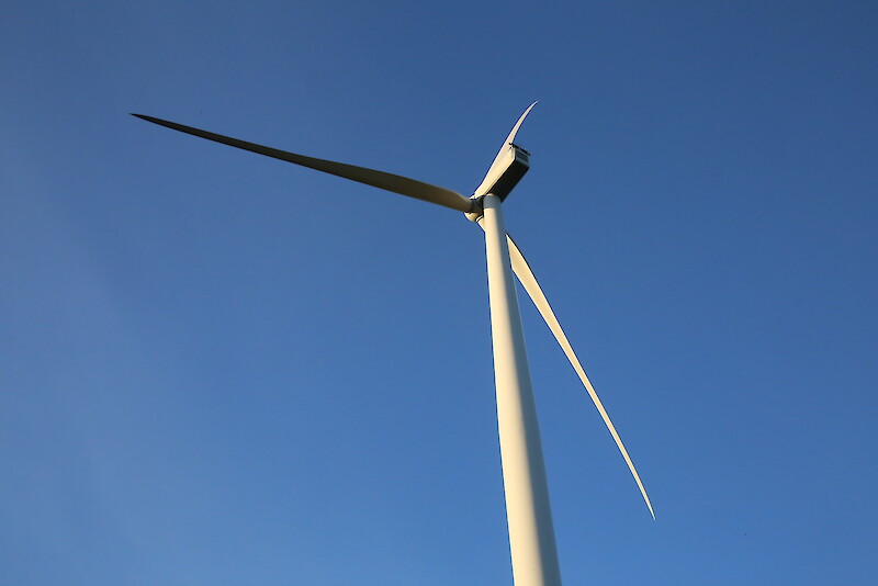 Tevaniemen Tuuli Oy:n hankeen osayleiskaavan luonnokseen on merkitty yhdeksän tuulivoimaa. Arkistokuva on Jämijärven Ratiperältä.