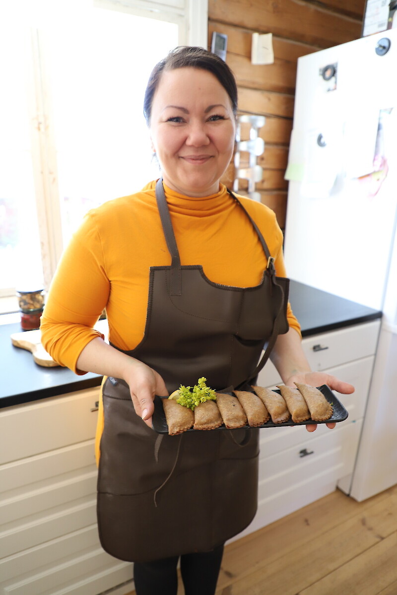 Kokki Veera Kuosmanen on täydentänyt ammattitaitoaan kahden vuoden leipuri-kondiittoriopinnoilla.