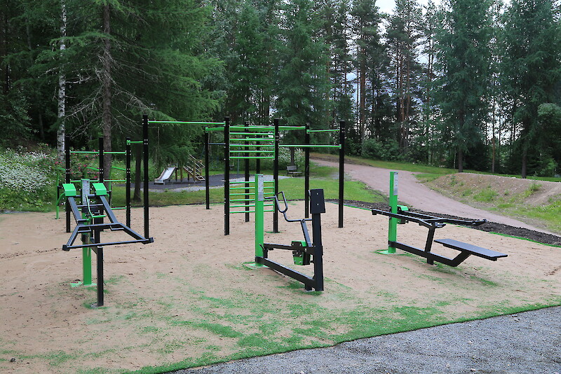 Hämeenkyrön kuntoilulaitteet löytyvät Kyröskosken perhepuistosta.