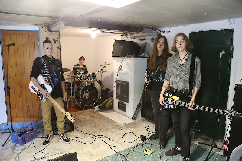 Sairaus esiintyy Landefestissä omalla musiikillaan. Kuvassa bändin kokoonpano: Patrik Männikkö, Eero Laine, Arwo Männikkö ja Veeti Silmu.