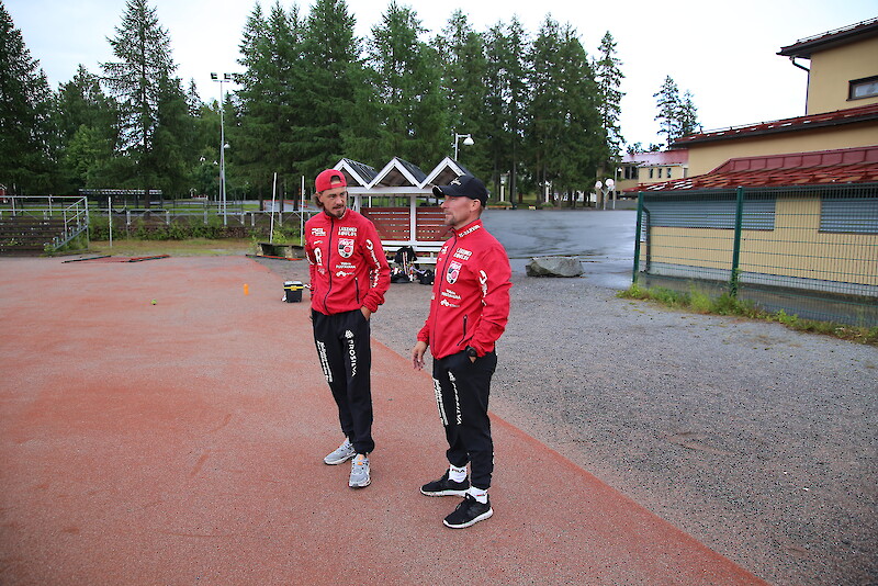 Siivittävätkö Räpsän pelinjohtajien Toni Myllyniemen ja Mara Mäkisen juonet Räpsän lohkovoittajaksi vai yllättääkö Ikaalisten Tarmo?