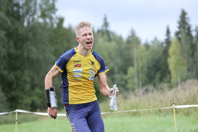 Eetu Savolainen pisti kaiken peliin loppusuoralla sunnuntaina Lappeenrannan Ylämaalla. Kuva: Timo Mikkola/SSL