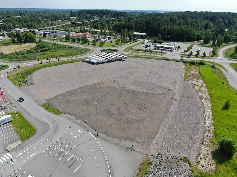 Kauppakeskus Kompin viereinen tontti on pitkään ollut tyhjänä. Nyt alueelle kaavoitetaan asemakaavaa, joka sallisi lähiruokaan liittyvää toimintaa.