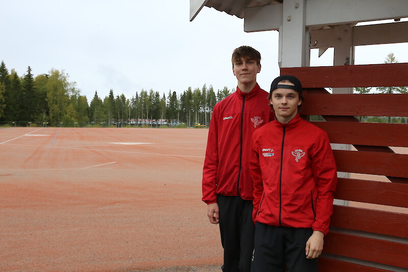 Hämeenkyröläiset Kaapo Mäkelä ja Teemu Koskela voittivat pesäpallon ykköspesiksen Manse PP:n väreissä.