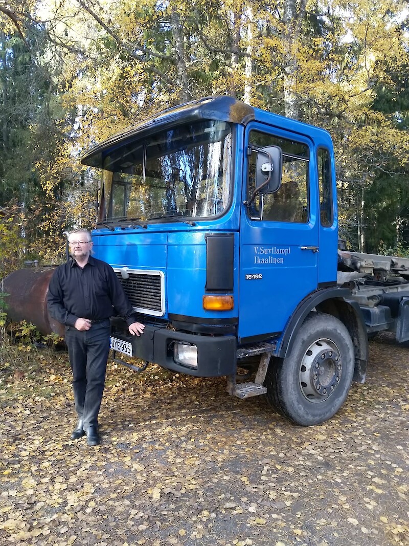 Veikko Suvilampi ja hänen nykyinen ajokkinsa.