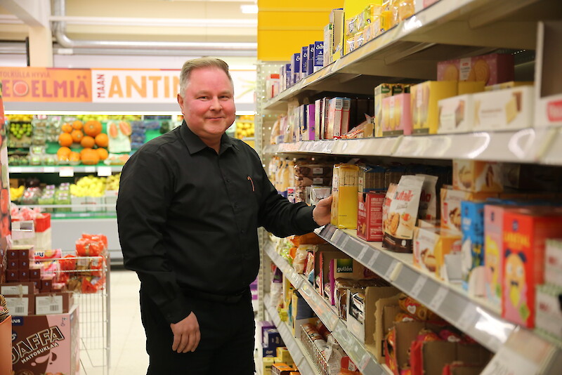 K-Market Jämijärven kauppias Jani Lähteenmäki kuvailee yrittäjyyttä elämäntavaksi. Esikuvan hän on saanut vanhemmiltaan, jotka pitivät ruokakauppaa 32 vuotta eri paikkakunnilla.