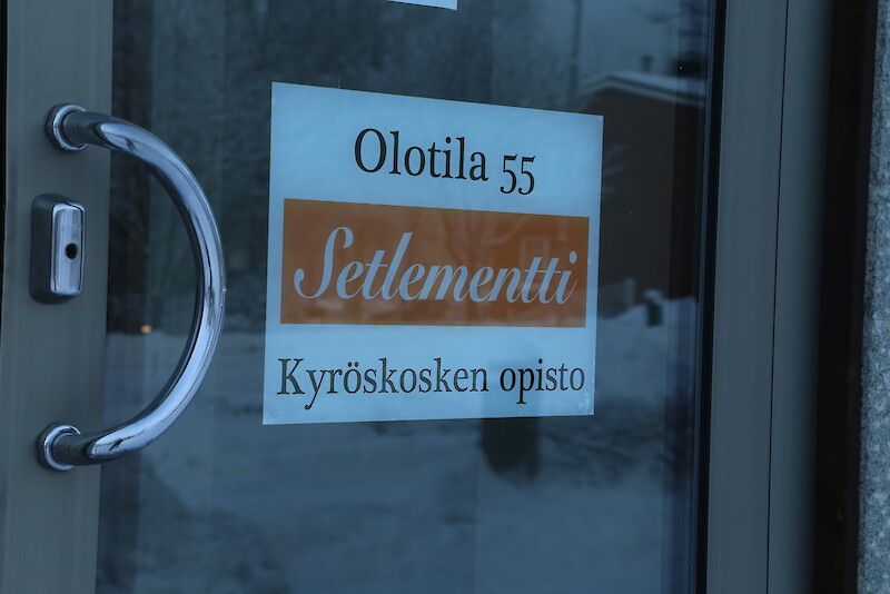 Setlementti Kyröskoskela on pyörittänyt Kyrösken kansalaisopistoa valtion tuen turvin.