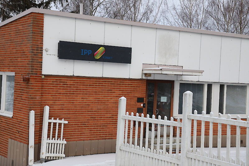 Ikaalisten-Parkanon Puhelin Oy:n toimistotilat sijaitsevat Ikaalisissa Kauppakadun varrella. Yhtiön kotipaikka on myös Ikaalisissa.