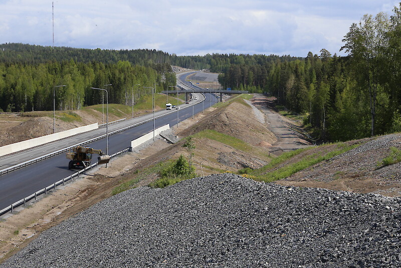 Hämeenkyrönväylän varteen rakennetaan kevyen liikenteen väylää Ristamäentien ja Kylmäojantien välille. Arkistokuva.