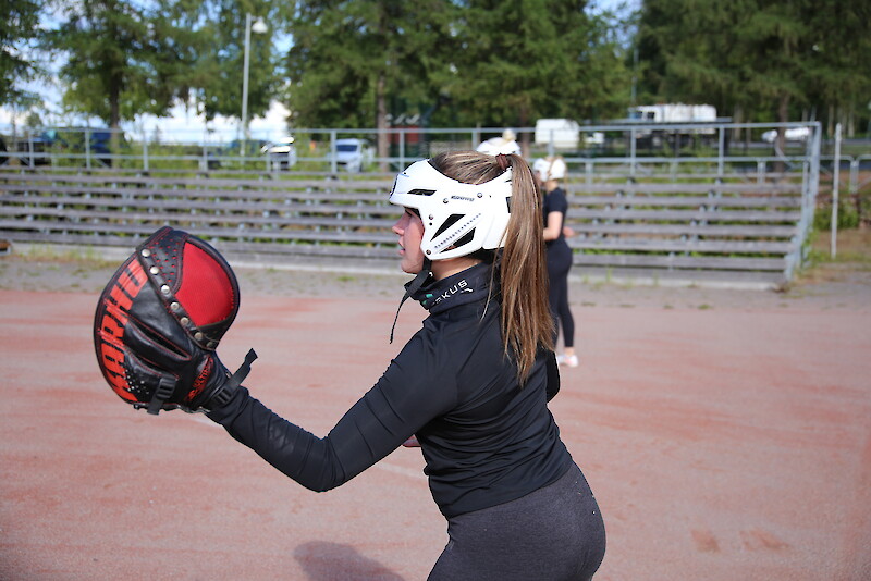 Lilja Leppänen valmistautui harjoitusotteluun Hämeenkyrössä.