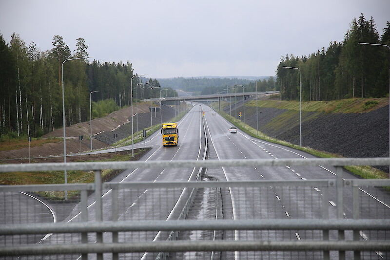 Liikenne molempiin suuntiin on palannut Hämeenkyrönväylälle.