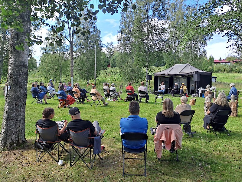 Ensimmäisen kerran Hämeenkyrössä järjestetty Puistofilosofia -tapahtuma oli yksi Landefestin kohteista. Kuva: Arttu Pentikäinen.