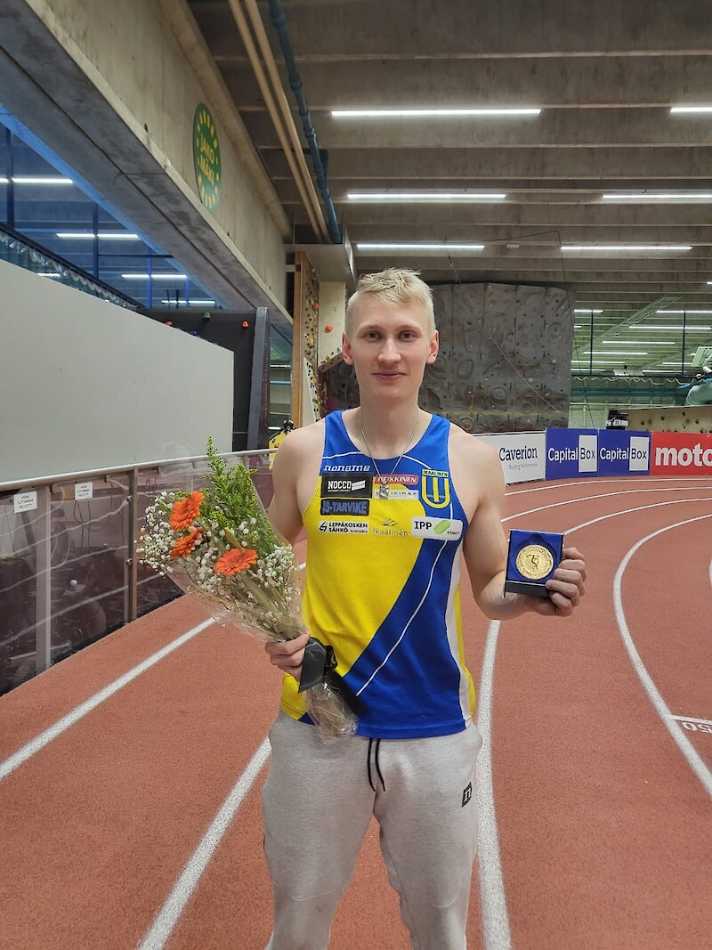Samuli Samuelsson voitti tiistaina 150 metrin kisan ja teki samalla matkan Suomen ennätysajan.