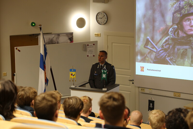 Pirkanmaan aluetoimiston päällikkö, everstiluutnantti Tommi Marttinen arveli, että Nato-jäsenyys näkyy asepalveluksen suorittaville palveluksen lopulla.
