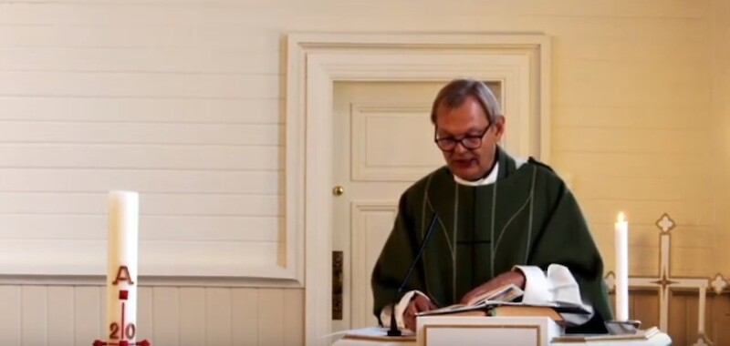 Kuvakaappaus messutallenteesta. Puhumassa kirkkoherra Jorma Pitkänen.