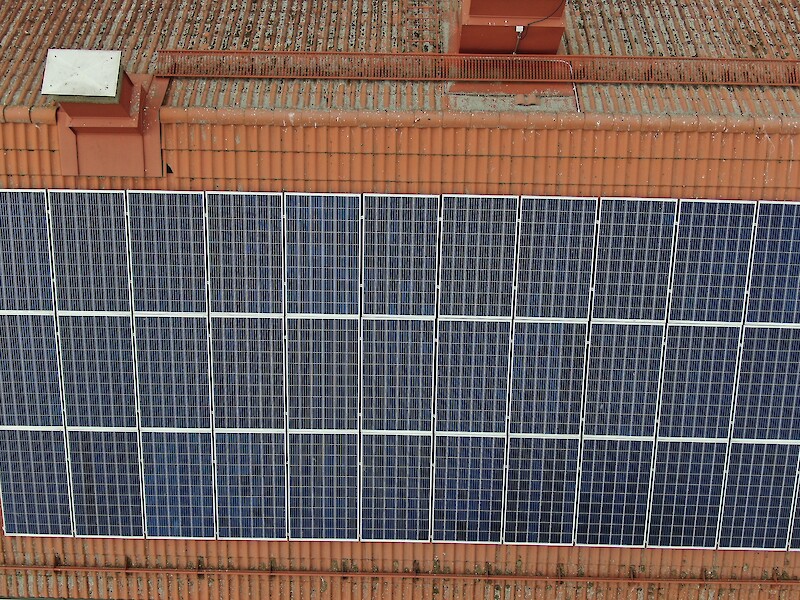 Hämeenkyrössä saa asentaa aurinkopaneeleita katoille matalalla kynnyksellä. Laajemmat voimala-alueet kuitenkin vaativat kaavoitusta tai muita ratkaisuja.