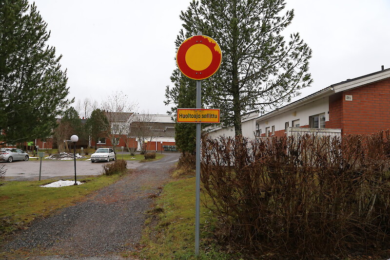 Niittytie 2–4 on yksi Kiinteistö Oy Hämeenkyrön Jokimetsän kohteista, joissa on korjausvelkaa.
