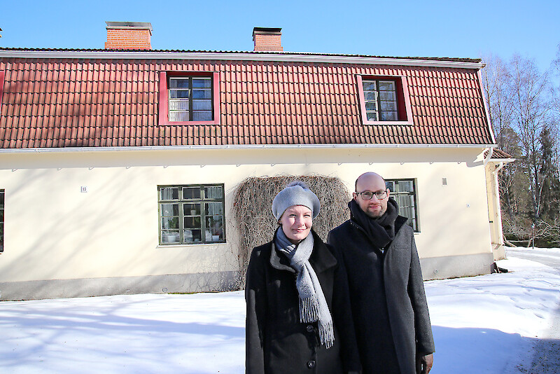 Korkomäen paritalo, jossa on Anna ja Heikki Halosen perheen koti, on Bertel Strömmerin suunnittelema.