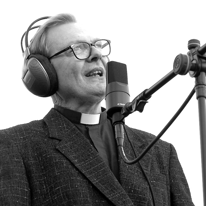 Miniripari-podcast syntyi Hämeenkyrön seurakunnan kirkkoherrra Jorma Pitkäsen ideasta.