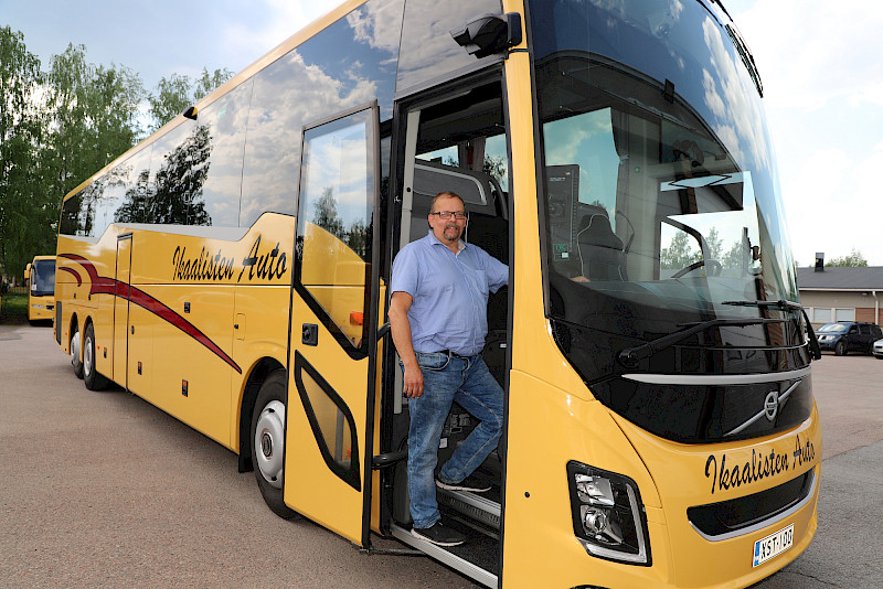 – Menestyäkseen bussifirman pitää tarjota asiakkailleen monipuolisia ja turvallisia matkustuskokemuksia, sanoo Ikaalisten Auton yrittäjä Timo Ranta.