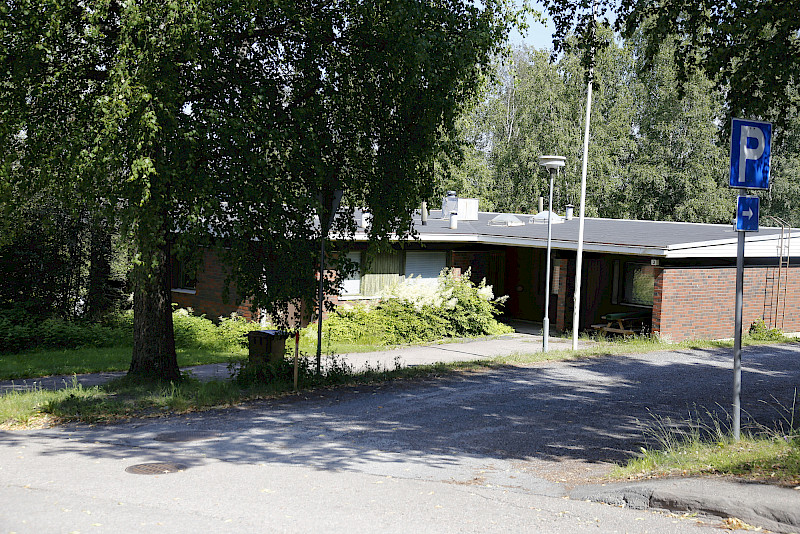 Suomen Harmonikkainstituutin Kannatusyhdistys ry ostaa Ikaalisten Vanhassa kauppalassa sijaitsevan Hanuritalon reilulla 7 000 eurolla. Instituutti on toiminut talossa vuodesta 2002.