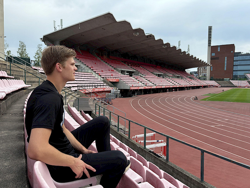 Aleksi Savolainen harjoittelee usein Tampereella Ratinan kentällä sekä Pirkkahallissa.