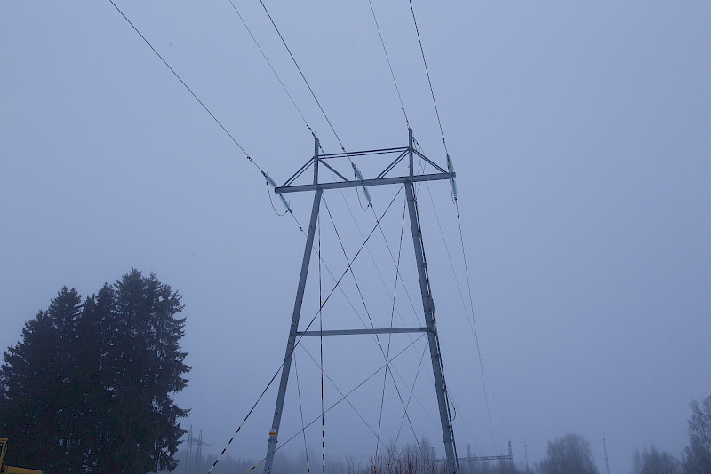 Leppäkoski suorittaa sähköverkon lentotarkistuksia elokuun lopussa. Arkistokuva.