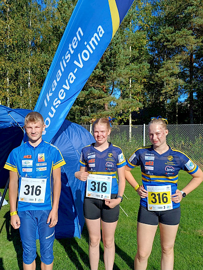 H/D15-sarjan joukkue, eli Linus Kärkkäinen, Elsa Myllymäki ja Elsa Talonen.