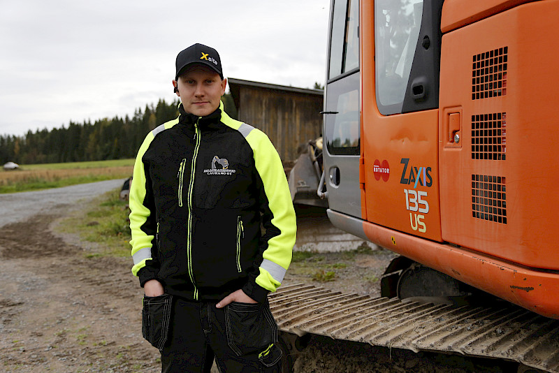 Eetu Lauhamo sai kunnian vastaanottaa ensimmäisen Hämeenkyrön vuoden nuori yrittäjä -tittelin.