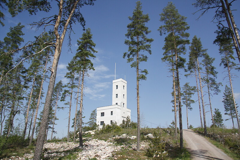 Mannanmäen näkötornin kesäkahvila avautuu tänä vuonna vasta kesäkuun toisena viikonloppuna, jolloin koronarajoitukset toivottavasti ovat lieventyneet.
