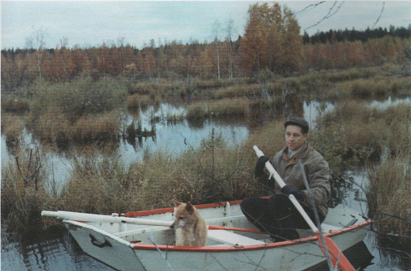 Paavo Jokiluoma ja Penu-koira Vaivian ponneilla 1969 (Kuva: yhdistyksen 70-vuotisjuhlajulkaisu/Hannu Jokiluoma).