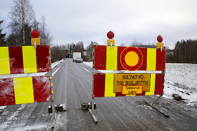 Vatulantie on poikki Uittamon sillan kohdalla siltatyön ajan, ja takarajaksi tien avaamiselle on ilmoitettu lauantai.