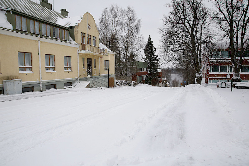 Ikaalisissa katujen korjaukset ovat ensi vuonna vähissä. Suunnitelmissa on korjata ainoastaan yksi katu, Kyrösselänkatu, joka kulkee entiseltä kaupungintalolta alas laivarantaa kohti.