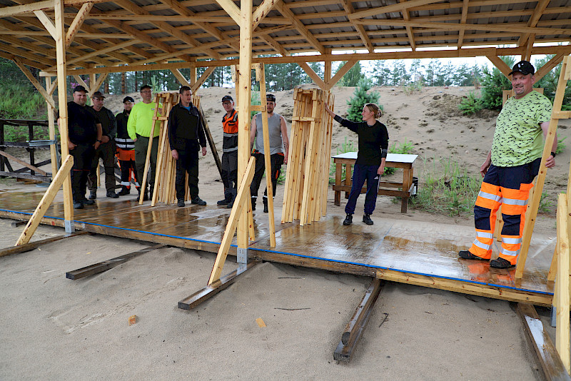 Viime kesänä Vatulan ampumaurheilukeskuksessa laitettiin paikkoja kuntoon talkoilla metsästysammunnan SM-kisoja varten.