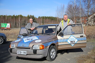 Parkanon Seudun Mobilistit ry isännöi 61. FENNO-retkeilyajoa elokuussa. Järjestelyissä ahkeroivat Juhana Saarela, Timo Tuomisto ja vetreä 35-vuotias Ford Escort.