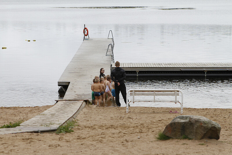 Hämeenkyrössä uimakouluja on tavattu järjestää Järvenkylän rannalla. Tämä kesä jää välistä. Arkistokuva.