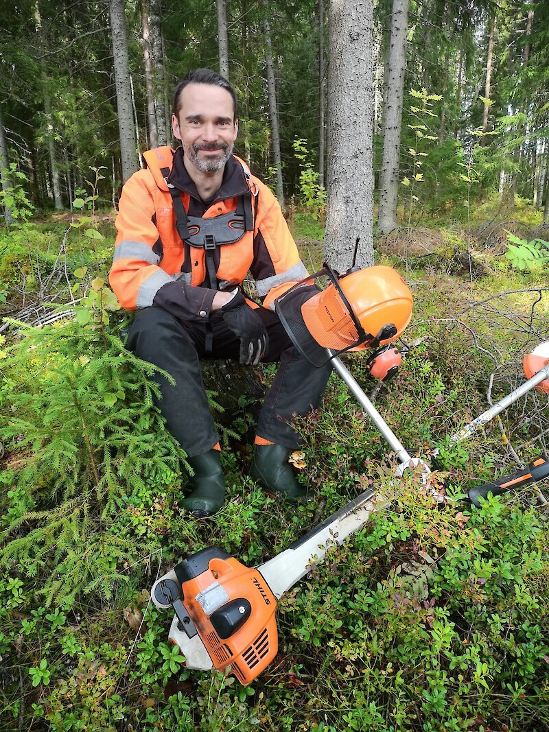 Metsänhoitoyhdistys Pirkanmaan uusi toiminnanjohtaja Jussi Parviainen viihtyy metsätöissä myös vapaa-ajalla.