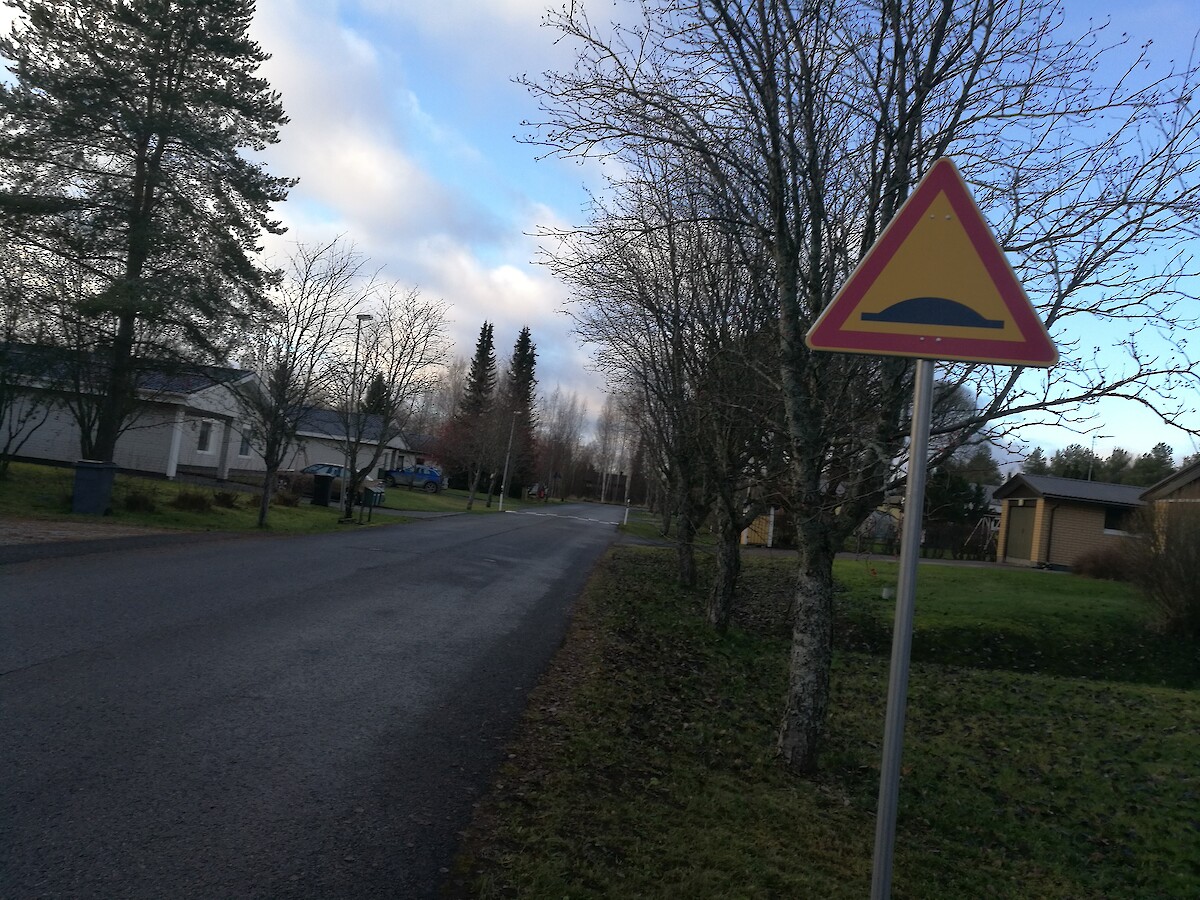 Kahdella kadulla Läykkälänlahdella kielletään läpikulkuliikenne - UutisOiva