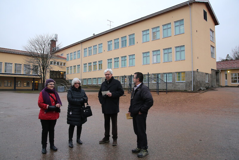Kyröskosken nykyinen koulu valmistui vuonna 1951, ja 70 vuotta sitten ensimmäisellä luokalla olivat muun muassa Ritva Tuurala, Seija Senvall, Pekka Kynnös ja Veijo Esko.