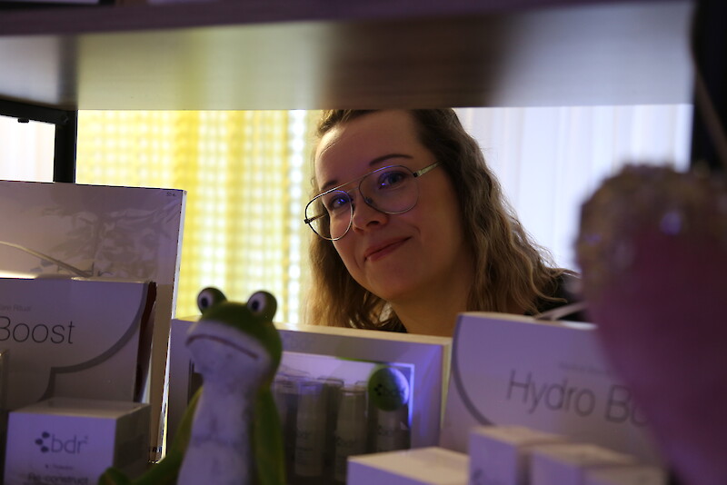 Kosmetologi Tanja Mäenpää tietää niksit, jolla talvi-iho saadaan kuriin.